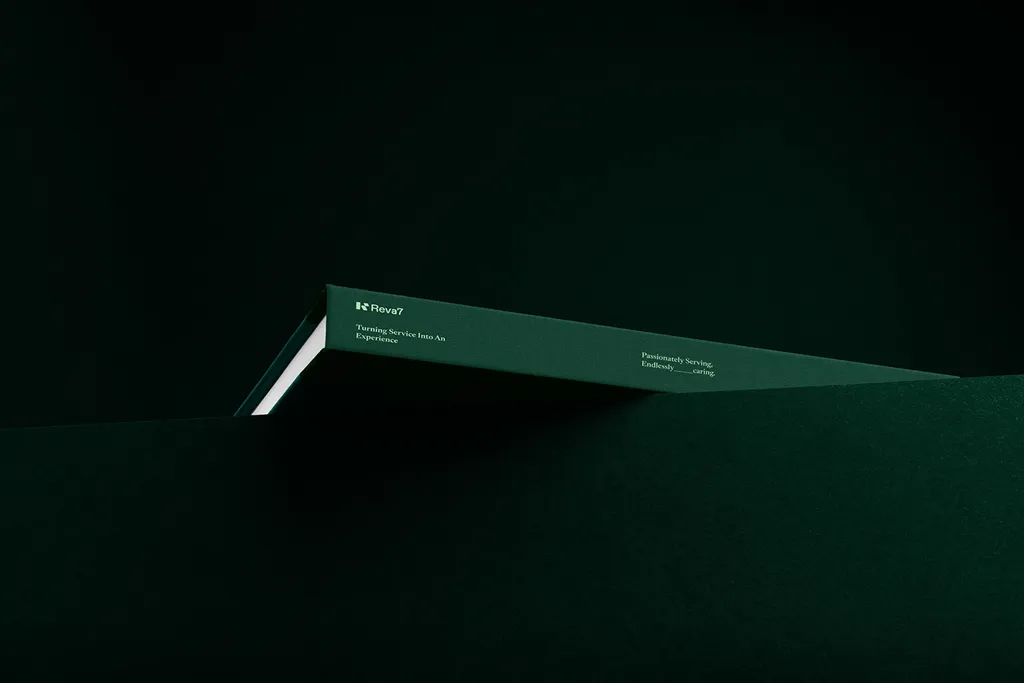 Dark green Reva7 stationery edge in low light